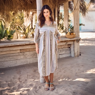 Celebramos el verano con faldas y vestidos.